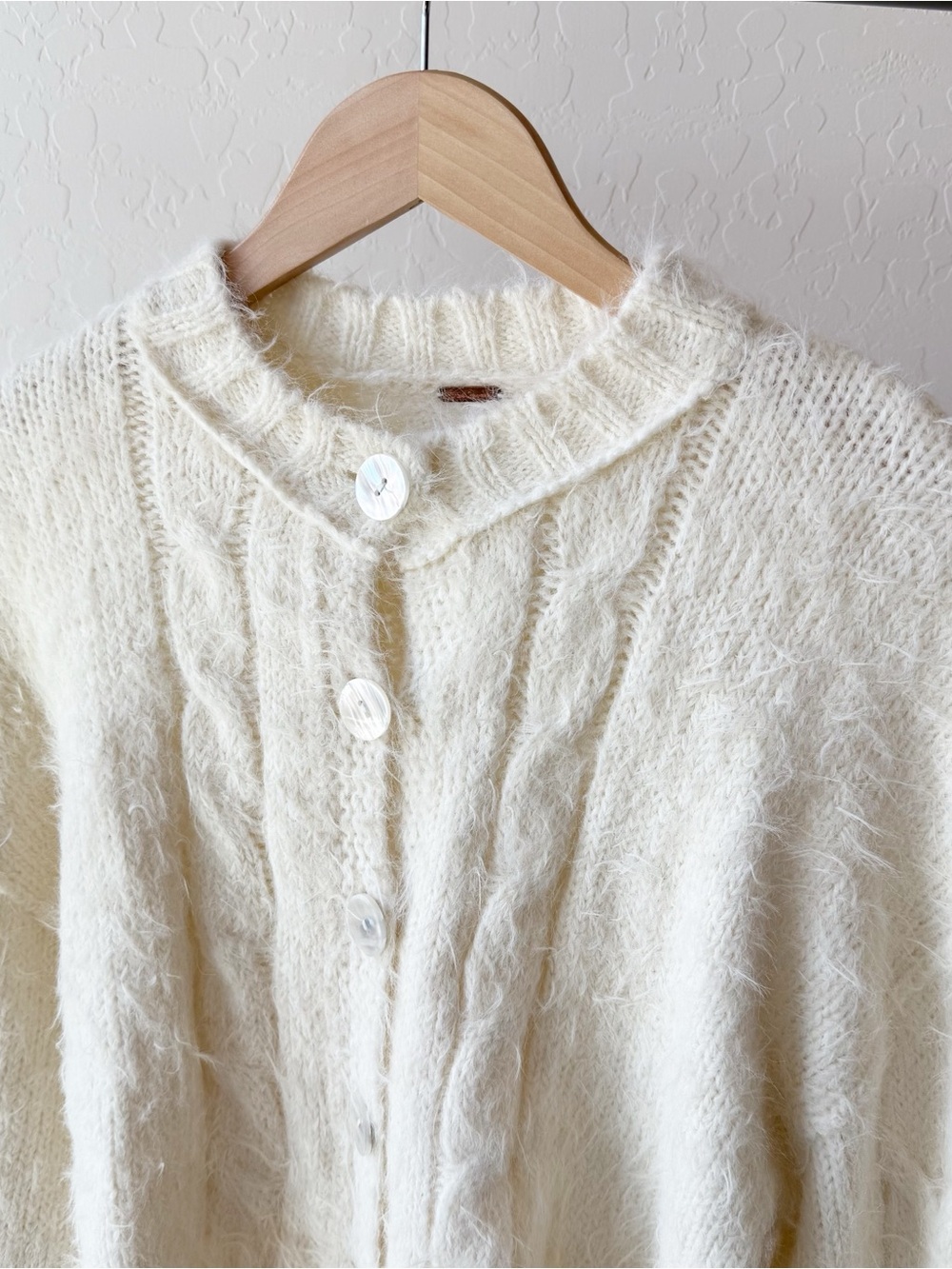 Free People Willow Cardi Tofu White Fuzzy Sweater Cropped Cozy Cable Knit - Picture 4 of 7